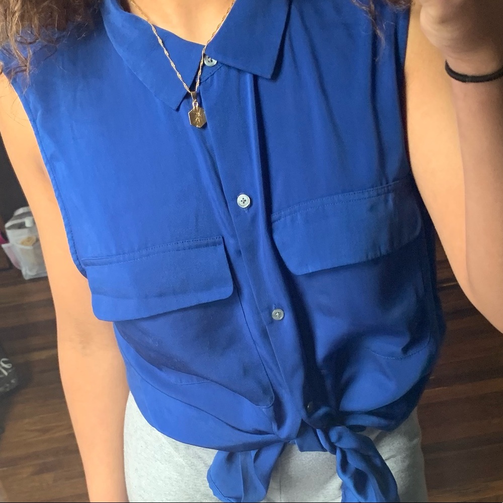 DKNY sleeveless Blouse